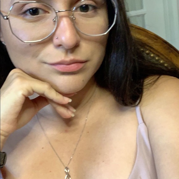 Meet your Posher, Karen - Picture 2 of 3